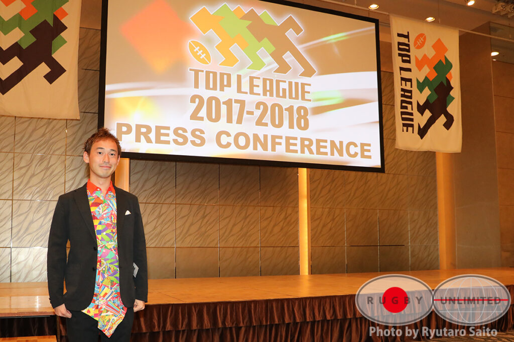 トップリーグのプレスカンファレンスに出席したカルナバケーションのリーダー村田匠さん。村田毅選手の実兄だ。